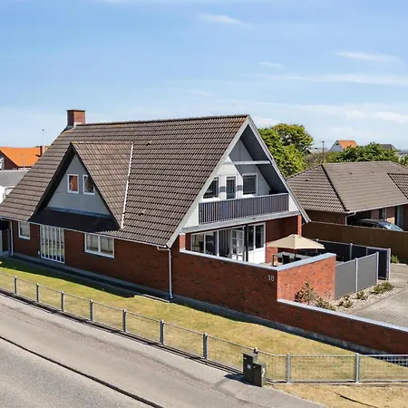 1126 Holiday home *